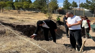 Kemahta Sultan Melik Türbesindeki restorasyon çalışmaları incelendi