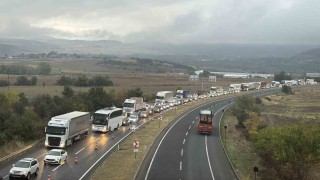 Kemikli rampalarındaki yol çalışması trafiği tek yönlü durma noktasına getirdi