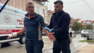 Kendi intihar teşebbüsünü ihbar edip polisle pazarlığa oturdu: "Polis gitmeden ben gitmiyorum"