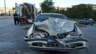 Kırıkkalede minibüs ile otomobil çarpıştı: 3 yaralı