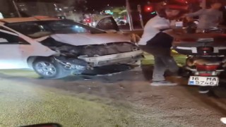 Kırmızı ışıkta geçen motosiklete otomobil çarptı: 1 ölü, 1 yaralı