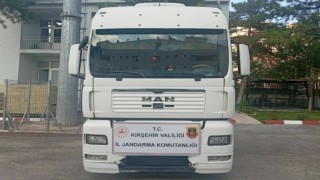Kırşehir'de şasesi değiştirilen tır yol kontrolünde yakalandı