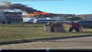 Kocaelide çatı alevlere teslim oldu