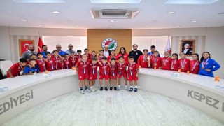 Kocagöz, genç şampiyonları ağırladı