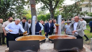 Konya Meram'da önce bağbozumu ardından pekmezler kaynatıldı