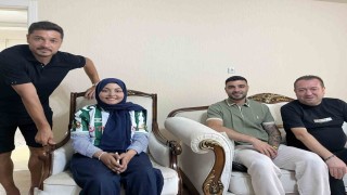 Konyaspordan omurilik kanseri tedavisi gören taraftar Sude Aya ziyaret