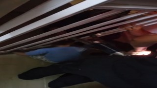 Korkuluklara sıkışan çocuğu itfaiye kurtardı