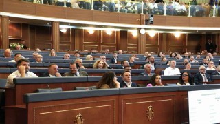 Kosovada meclis başkanı yeniden Albulena Haxhiu oldu