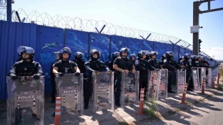 Kosovalılar eski Cumhurbaşkanı Thaçinin mahkumiyeti sonrası Laheyde polisle çatıştı