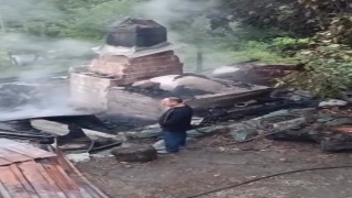 Köy fırınında çıkan yangını itfaiye söndürdü