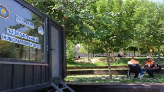 Kruvazör gemilerde aylarca dünyayı gezmeyi bırakıp bildiği dillerde Diyarbakır'ı anlatmaya başladı