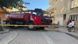 Küçükçekmece'de çatı katında yangın: Ev kullanılamaz hale geldi