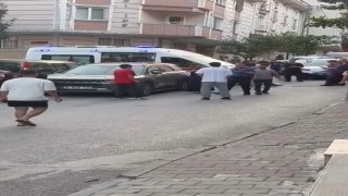 Küçükçekmecede silahlı kavga: Yoldan geçen 1i çocuk 2 kişi yaralandı