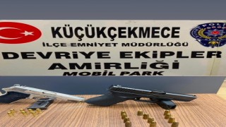 Küçükçekmecede şüphe üzerine durdurulan araçtan silah ve çakar sistemi çıktı