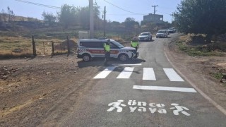 Kurtalan'da okul önlerinde yaya geçidi çalışması