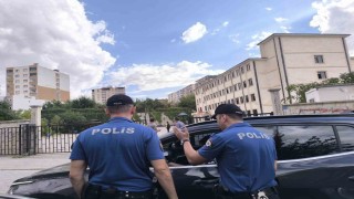 Kurtalan'da okullarda güvenlik alarmı: Polis ekipleri okulun önünden geçen araçlarda GBT sorgulaması yapıyor
