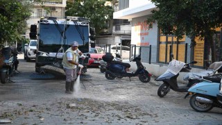 Kuşadası Belediyesi temizlik ekipleri çalışmalarını sürdürüyor