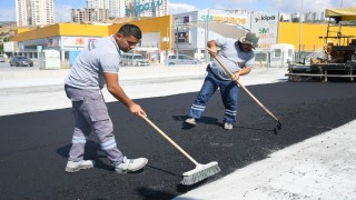 Kuşadası'nda Değirmendere Mahallesi'ne sıcak asfalt