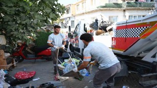 Kuşadasında sokağa hurda ve atık bırakanlara zabıta müdahalesi