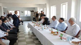 Kütahya Valisi Musa Işın, muhtarların taleplerini dinledi