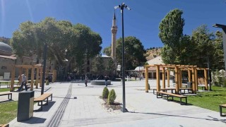 Kütahyada tarihi doku korunarak Ulu Cami Meydanı yenilendi