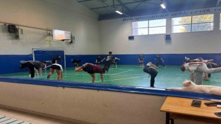 Liseli voleybolcular ilk idmanına çıktı
