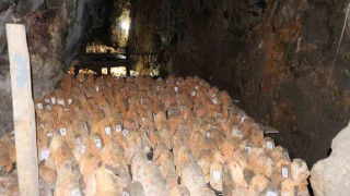 Mağaraya beyaz giriyor, kırmızı çıkıyor: ‘Divle Obruk Peyniri sofralara hazırlanıyor