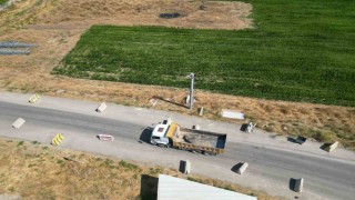 Mahalle sakinlerini çileden çıkaran beton bariyer bilmecesi