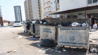Mahalleliden belediyeye protesto: Çöpleri kendi elleriyle topladılar