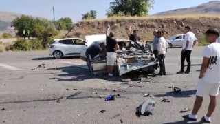 Malatyada iki araç kafa kafaya çarpıştı: 2 yaralı