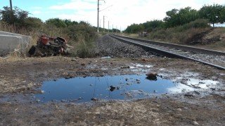 Malatya'da yük treni traktöre çarptı: İkiye bölünen traktörün sürücüsü yaralandı
