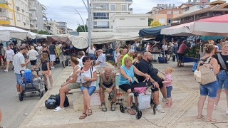 Manavgat semt pazarına turist akını esnafın yüzünü güldürdü