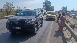 Manavgat'ta 3 araçlı zincirleme kaza, trafikte uzun araç kuyruğuna neden oldu
