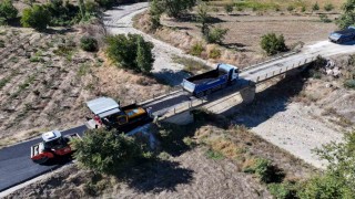 Manisa Büyükşehir, Sarıgöl'de 6 kilometrelik yolu sıcak asfaltla buluşturuyor