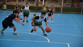 Manisa'da basketbol tutkusu sahaya yansıdı