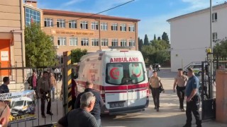 Manisa'da okul önünde silahlı saldırı: Yaralı öğrenciler var