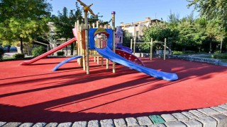 Manisa'da park ve oyun alanlarına güvenli zemin