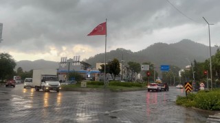 Marmariste sağanak yağış başladı