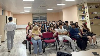 Menteşe'de gençler tiyatro eğitimleriyle sahneye hazırlanıyor