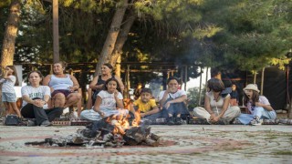 Mersinde anne ve çocuklar doğayla iç içe kamp yaptı