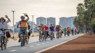 Mersin'de bisikletseverler güvenli sürüş için pedal çevirdi