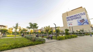 Mersinde Kırmızı Lacivert Kent Meydanı çarşıya nefes aldırdı