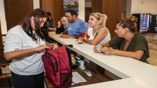 Mersin'de öğrencilere kırtasiye desteği