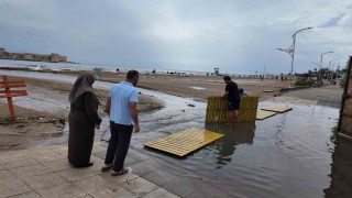 Mersin'de sağanak: Su taşkınları yaşandı