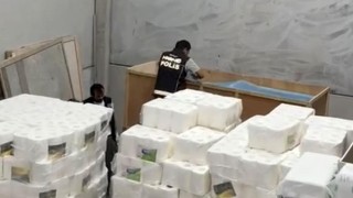Mersinde uyuşturucu imalathanesi operasyonunun bilançosu ağırlaştı: 298 bin sentetik ecza hapı ele geçirildi