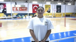 Mersin'de voleybol kursunda keşfedildi, milli takıma kadar yükseldi