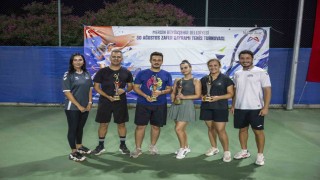 Mersinde Zafer Bayramı tenis turnuvasında şampiyonlar belli oldu