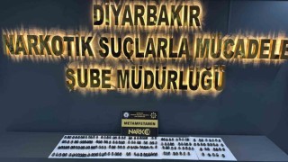 Midelerinde taşıdıkları uyuşturucu ile yakalanan 2 kişi tutuklandı
