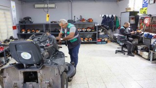 Mobilyalarını kendisi üretiyor