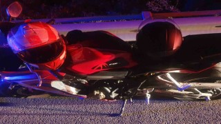 Motosiklet bariyere çarptı: 2 kişi yaralandı